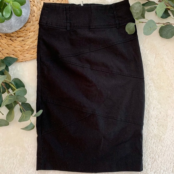 Black pencil skirt - Picture 1 of 5